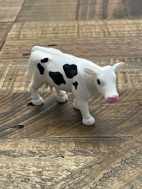 Farm Animal Cow Figure Toy — Perfect for a farm or barn scene